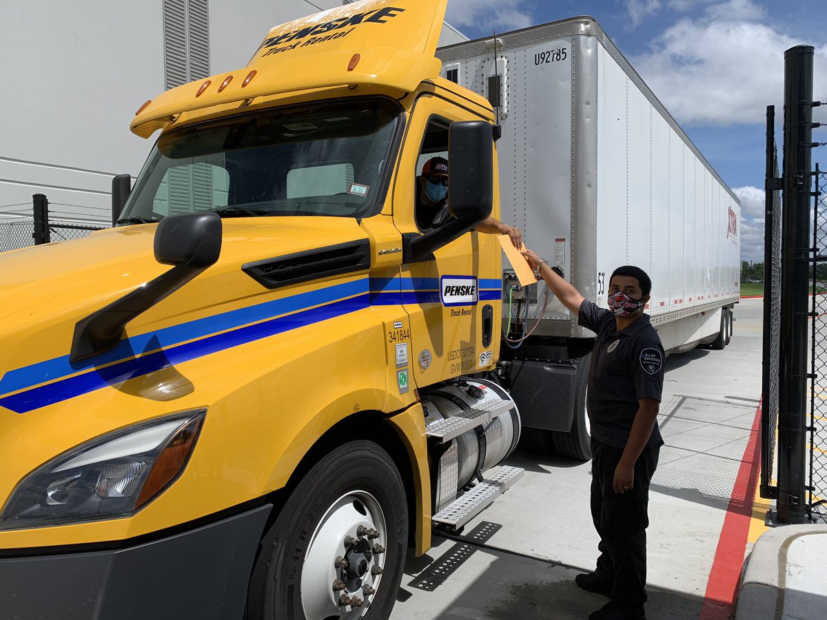 THDJodiColeman's tweet photo. Celebrating our first trailer arriving at our MDC today! May have scared the driver with all these crazy leaders coming out to greet him! Lol  #happytobeOrange https://t.co/J0p3y1XoYD