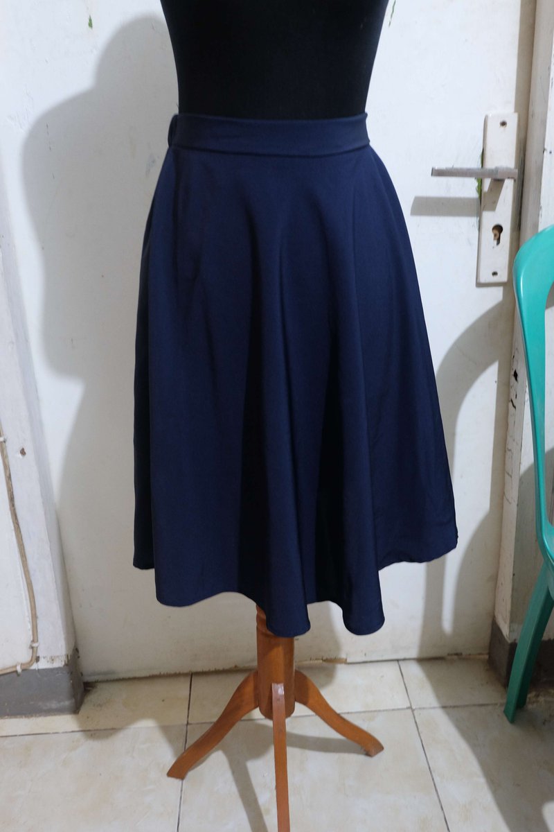 mevspinterest's tweet image. (Preloved) Rok Navy / Rok Gemes / Flare Navy Skirt Ukuran M
32k

- Detailnya ada di shopee ya. Cek di shopee.com/freeyeay.shop -

#preloved #wts #prelovedrok #jualrok #jualanrok  #thirftshop