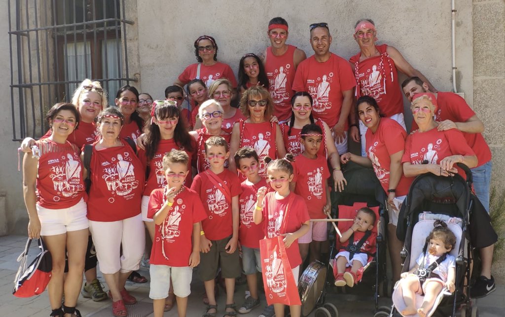 lucius_marcius's tweet photo. Aquest any no ha pogut ser, així que recordem en 4 imatges la #Gegantada2019. Cuidem-nos per a poder gaudir junts de #LesSantes el proper any!!! 🥁😎 #depèndetots #posatlamascareta #LesSantesACasa #Mataró @CulturaMataro https://t.co/kA3Skx2Sgj