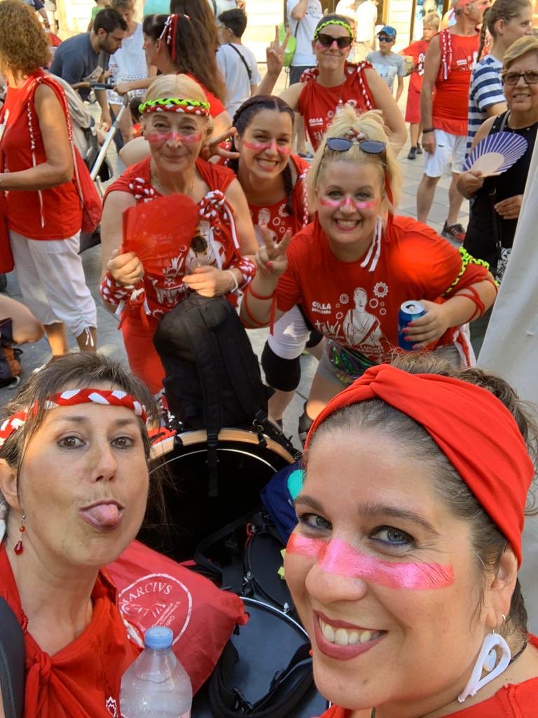 lucius_marcius's tweet photo. Aquest any no ha pogut ser, així que recordem en 4 imatges la #Gegantada2019. Cuidem-nos per a poder gaudir junts de #LesSantes el proper any!!! 🥁😎 #depèndetots #posatlamascareta #LesSantesACasa #Mataró @CulturaMataro https://t.co/kA3Skx2Sgj