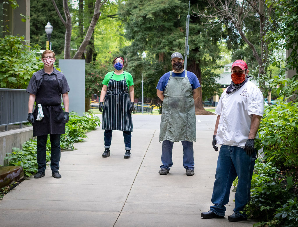 SoCoFamilyMeal's tweet photo. Shout out to Chef Scotty and his team at @DryCreekKitchen who have served thousands of incredible meals to @CorazonHburg and @SonomaCOA We #❤️ you!
#nonprofitlife #fightinghunger #givingback #healsburg #sonomacounty #donatetoday #doingfood #chefmademeals https://t.co/TphE3S5fJZ