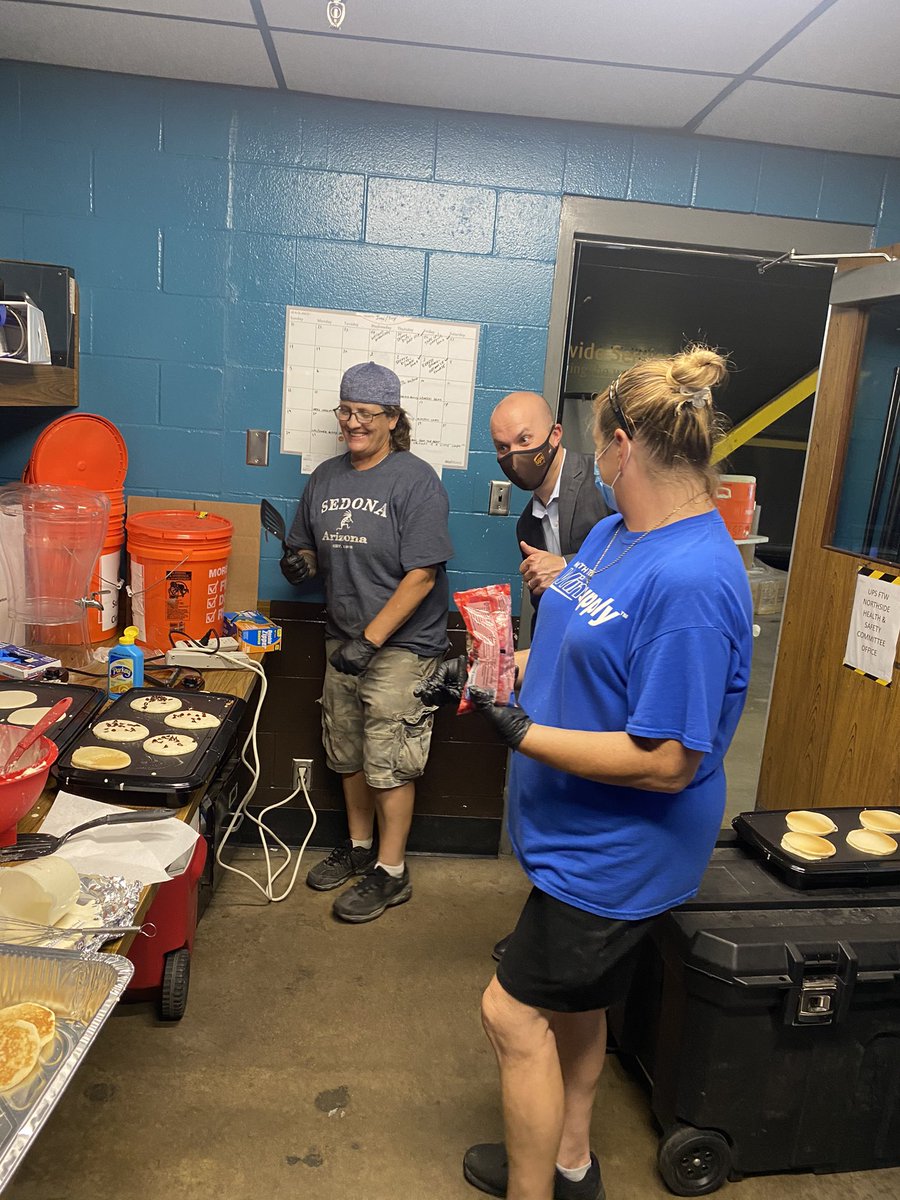 ftw_preload's tweet photo. Preload pancakes pre-Friday with help of CHSP committee #ftwpreload https://t.co/On2goJF1BM