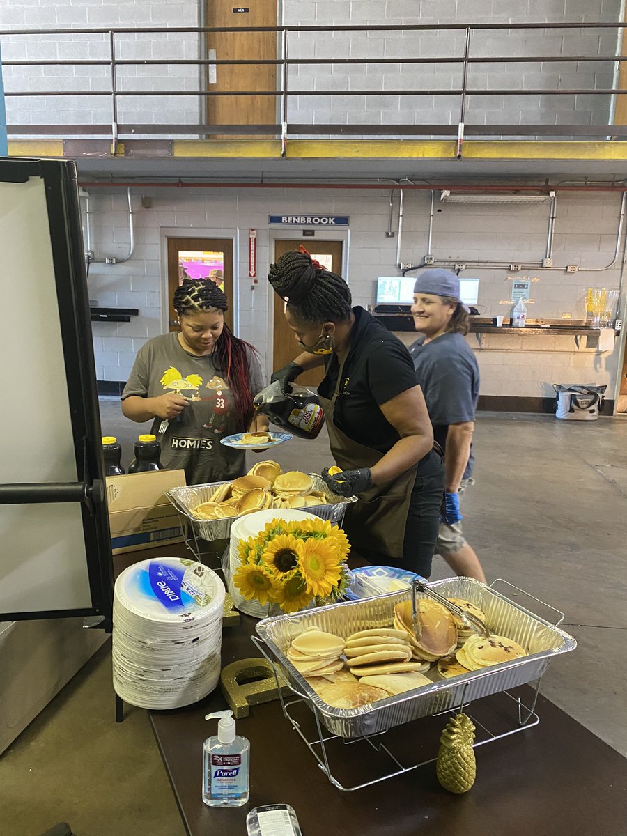 ftw_preload's tweet photo. Preload pancakes pre-Friday with help of CHSP committee #ftwpreload https://t.co/On2goJF1BM