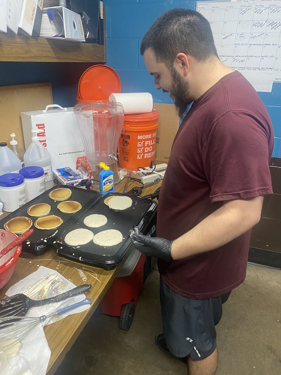 ftw_preload's tweet photo. Preload pancakes pre-Friday with help of CHSP committee #ftwpreload https://t.co/On2goJF1BM