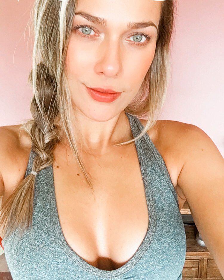 SoyBrunna's tweet photo. La vida es hermosa y poder vivirla con salud y armonía es aún más!! ✨
.
Festejando una vuelta más al sol! 🎉#obrigada #deus #familia #amigos https://t.co/7hMJDYY69R