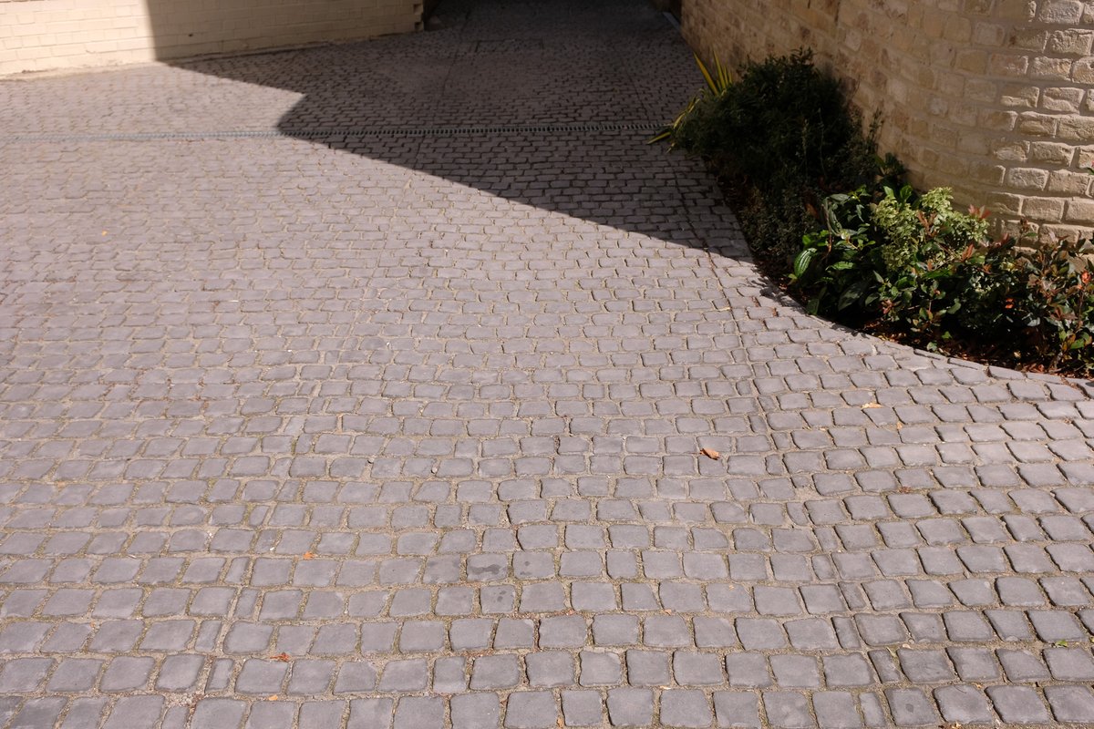3/ How great is it to see such uneven setts in a new project?