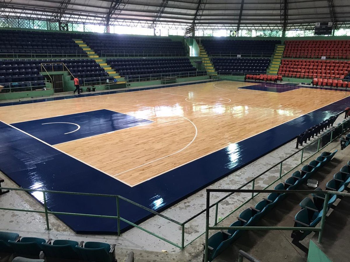 EuclidesLaVega's tweet photo. El Tabloncillo del bajo techo Fernando Teruel, de la Olímpica ciudad de La Vega,  ya está instalado. Los que nunca creyeron en esa promesa se equivocaron. Gracias a: @JoseRPeraltaF .@RafelinUribe, Danilo Díaz, @jscoronado15 por su apoyo. https://t.co/KJ6GxtoELj