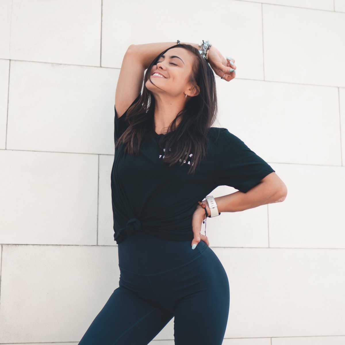 victoriaxrodgz's tweet photo. Me soaking in all the leo energy I can during this beautiful leo season like...😻🌻🦁🥰🤪♌️👸🏻🌞🤍 https://t.co/vF7sRdGnFd