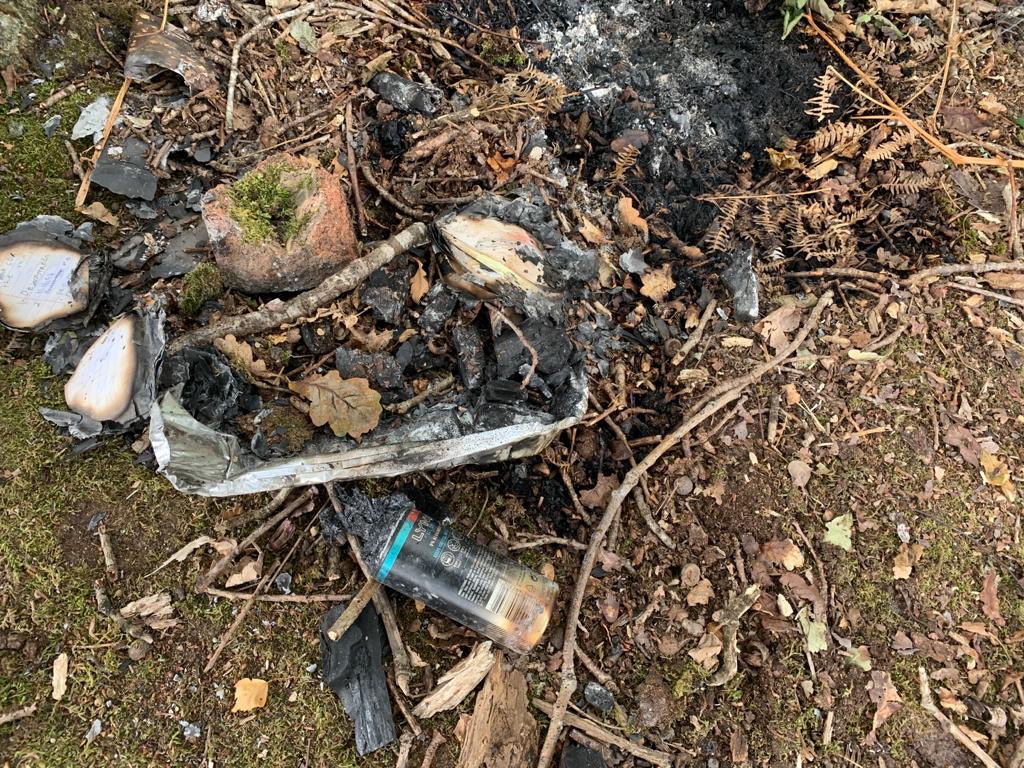 HartleyWintney8's tweet photo. This afternoon our Pump &amp; Landie we’re called to a small #FireInTheOpen on #HazeleyHealth near the #TankRamp - fire caused by a #DisposableBBQ next to a substantial Camp, rubbish &amp; Pizza Boxes also nearby. Worryingly evidence of #AerosolCans also involved - extremely dangerous! https://t.co/cFIRHf5lUk