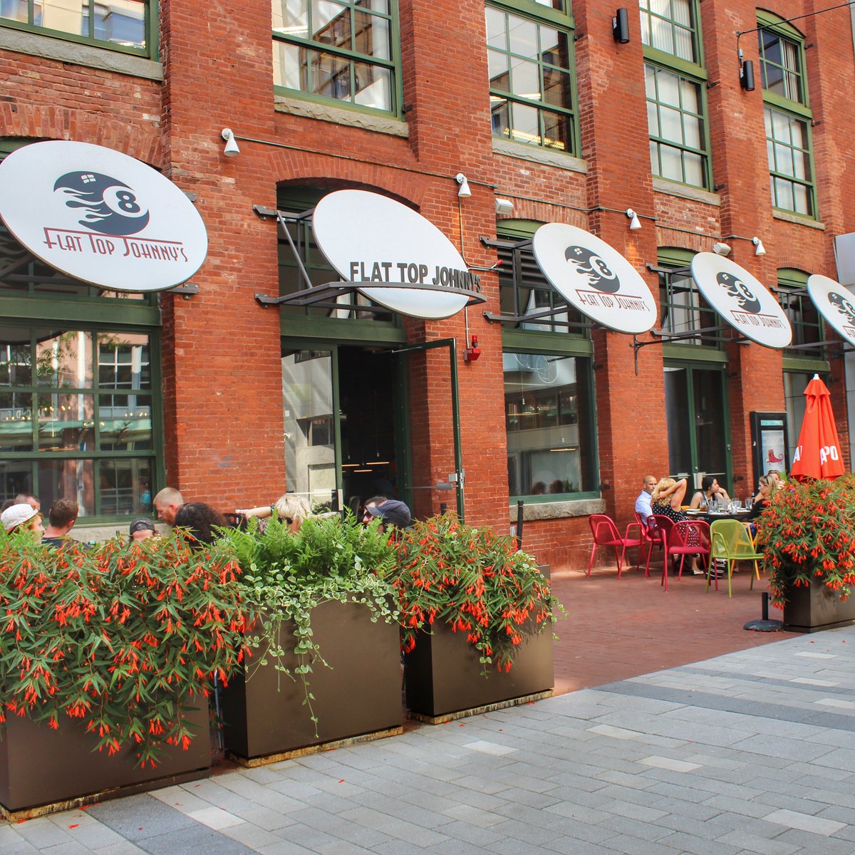 FlatTopJohnnys's tweet photo. Looking like a hot one this weekend, swing by the #Flatio for one last meal and a drink, and to hang with some of the best staff around. See ya soon. π #kendallsq #cambma https://t.co/dx0Xl7soEY