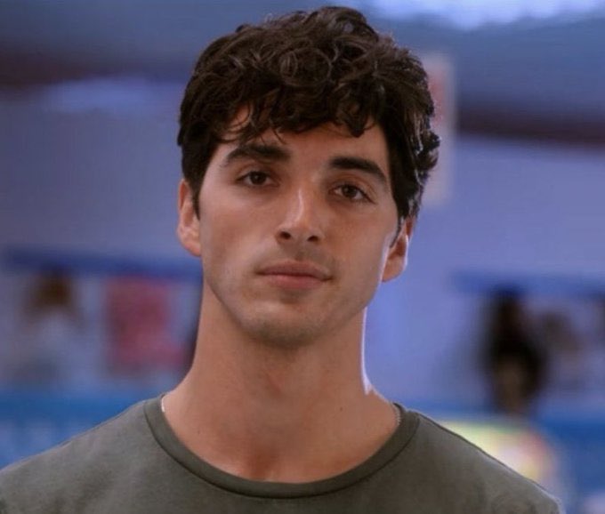 unjuanjoc's tweet photo. No mamen 🤣 Noah y Marco son iguales, el director de casting seguro dijo “búsquenme un Wey igualito Jacob Elordi pero moreno” #KissingBooth2 https://t.co/p87UrZdz1s