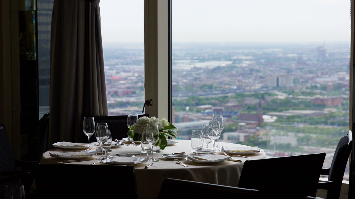 Make your experience at Everest extra special by booking one of our private rooms for dinner.  The View accommodates four to six guests and offers an unprecedented seat 40 floors above Chicago.