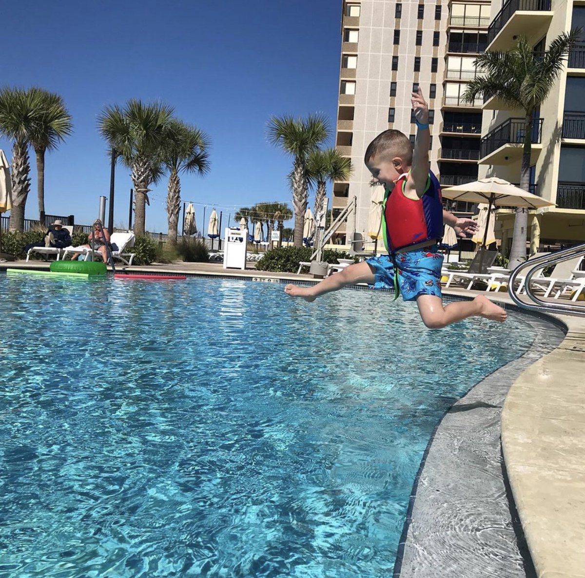 SirataStPete's tweet photo. There's no better way to jump into the weekend! 📸: @ashleykgent https://t.co/B33FeRKzk2