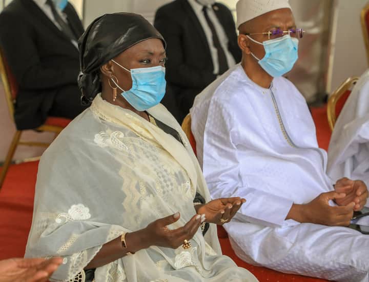 DRhdp's tweet photo. Après l'hommage de la nation en l'honneur du Premier Ministre #Seydou_Élimane_Diarra,  la Ministre @MariatouKONE1 a pris part cet après midi à la cérémonie des 3ème et 7ème jours sur l'esplanade de la Grande Mosquée de la Riviera Golf. 

Que son âme repose en paix !
@DRHDP🇨🇮 https://t.co/yeZfSixJUt