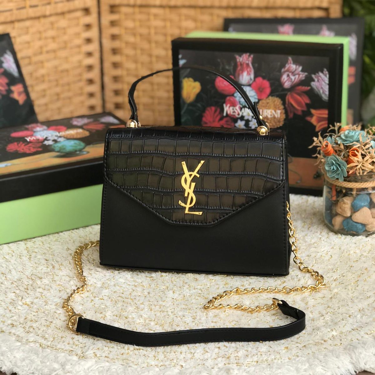 #مكه_الان
شنط سان لوران نسائي ماستر
السعر:285ريال
توصيل فوري للرياض40ريال 
شحن لجميع مناطق المملكه