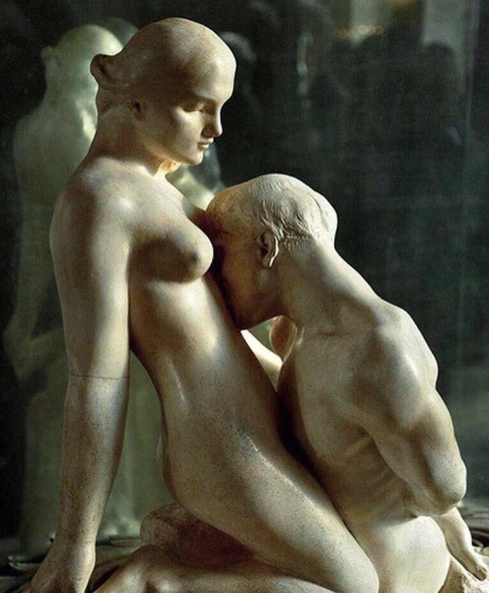 culturainquieta's tweet photo. "Útil es todo lo que nos da felicidad."
– Rodin

L'Éternelle idole (El Ídolo eterno)
Escultura obra de Auguste Rodin, sobre el 1892
Musée Rodin, París.

#culturainquieta https://t.co/MebbkPZR5O