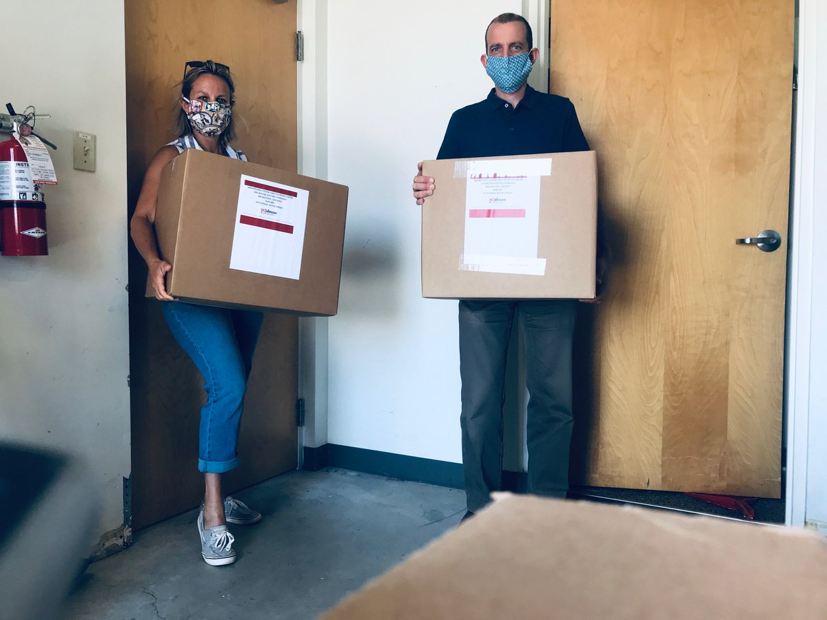 CityofBrantford's tweet image. This #FrontlineFriday, let's hear it for our amazing City staff who worked so hard to put the Face Covering Community Program together so that we can provide face coverings to those in need. Thank you Purchasing, @CofBParksandRec   Details: bit.ly/2WSVzeS #TeamBrantford