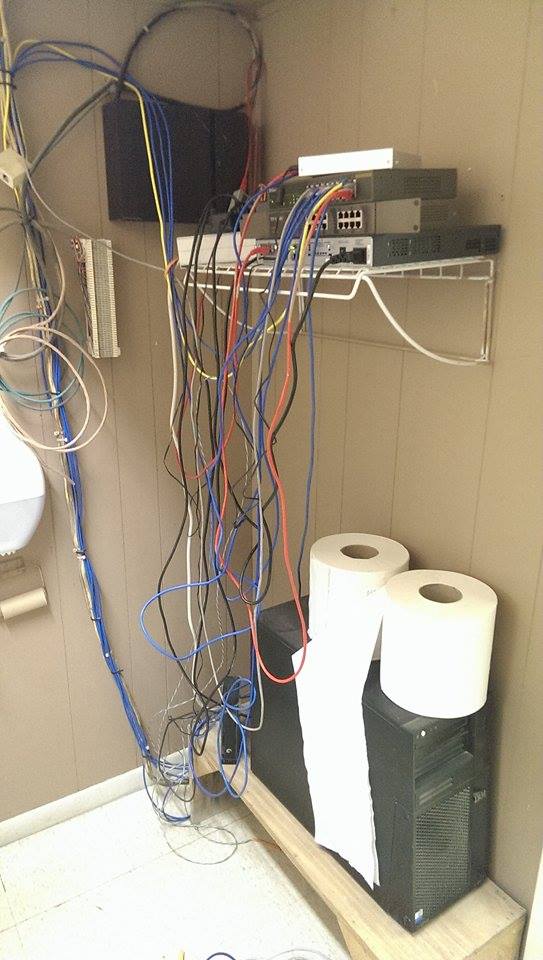 brianwhelton's tweet image. Following on from last nights #BadInstall, here's another text book example of all that is wrong with the world

Clearly you have spare rolls, have started using one, but have decided not to replenish the bog roll holder (or remove the old roll)

What's wrong with you people?