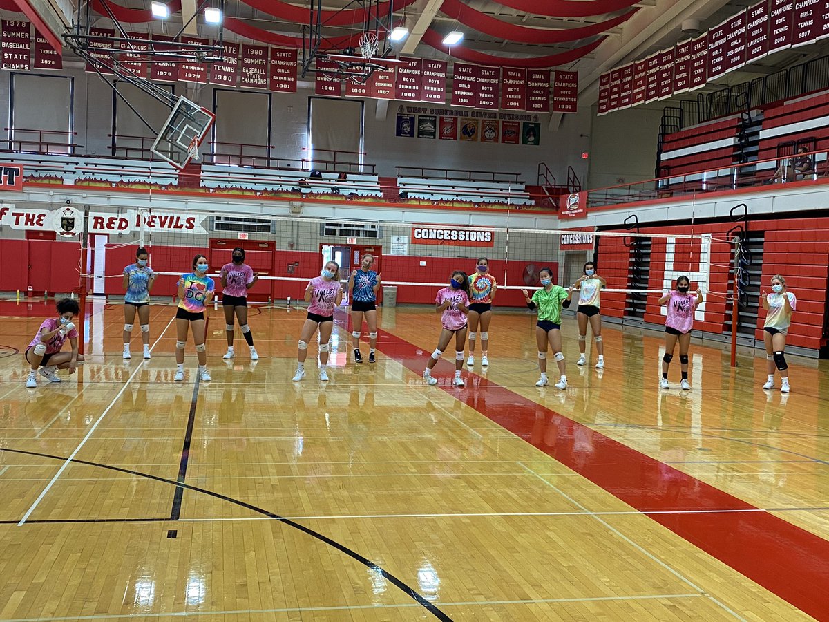 HSHSGirlsVB's tweet photo. Week 1 of camp is in the books!! So happy we have the opportunity to have camp still and come together as a team! #6feetapart #staysafe #masksagintgotnothinonus #hsgvb #southpride https://t.co/90dmgtkzYO