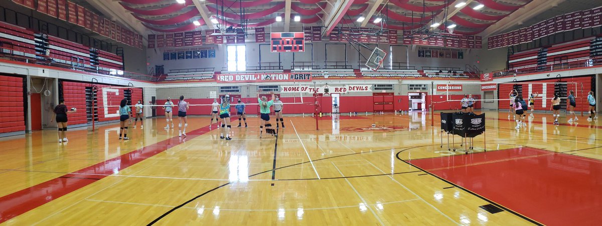 HSHSGirlsVB's tweet photo. Week 1 of camp is in the books!! So happy we have the opportunity to have camp still and come together as a team! #6feetapart #staysafe #masksagintgotnothinonus #hsgvb #southpride https://t.co/90dmgtkzYO