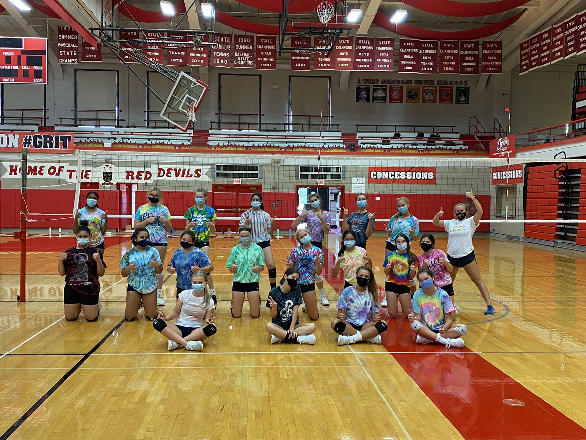 HSHSGirlsVB's tweet photo. Week 1 of camp is in the books!! So happy we have the opportunity to have camp still and come together as a team! #6feetapart #staysafe #masksagintgotnothinonus #hsgvb #southpride https://t.co/90dmgtkzYO