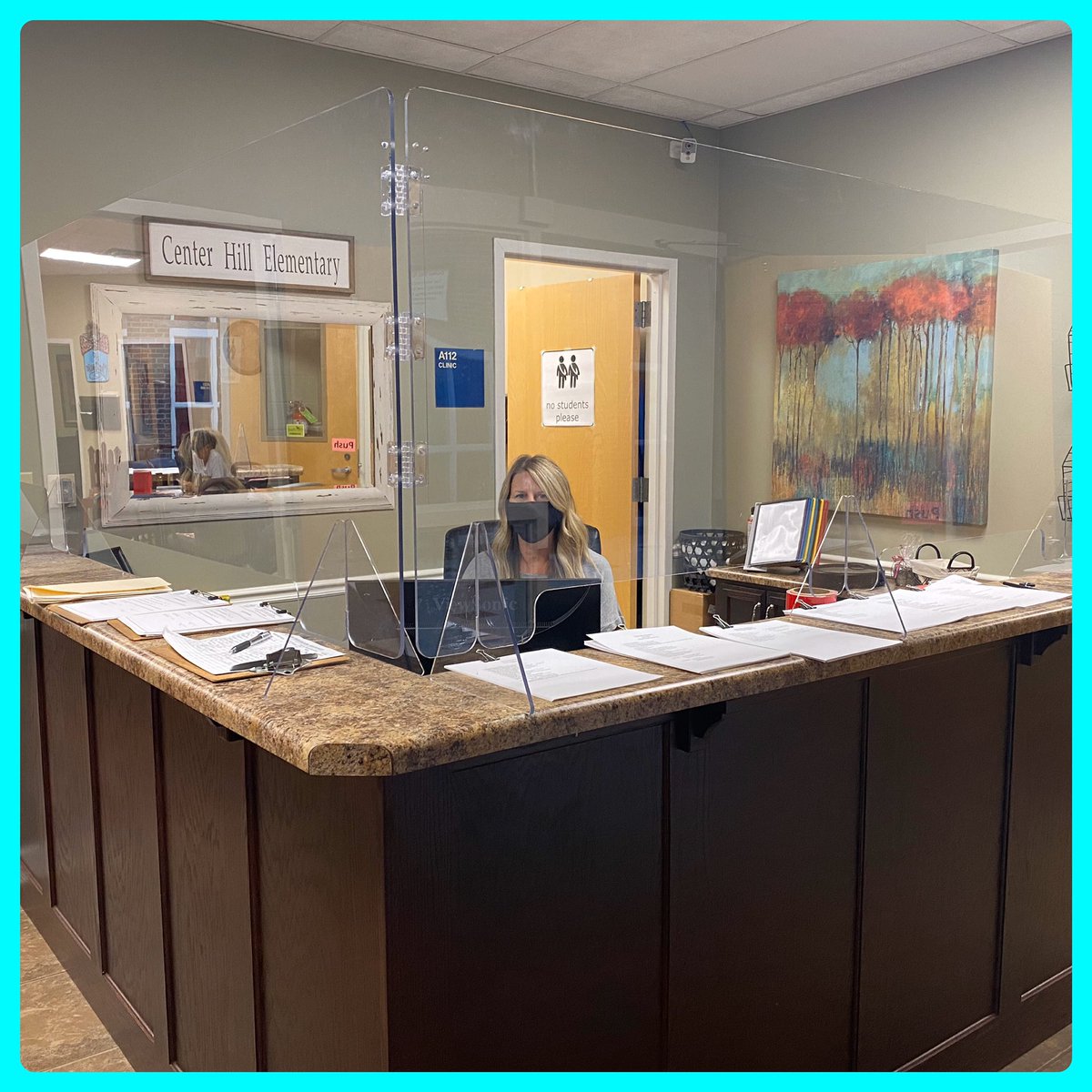 TweetDCS_CHES's tweet photo. Ms. Tammy is ready for school with her new acrylic barrier! ❤️🖤 https://t.co/7FokT3ewad