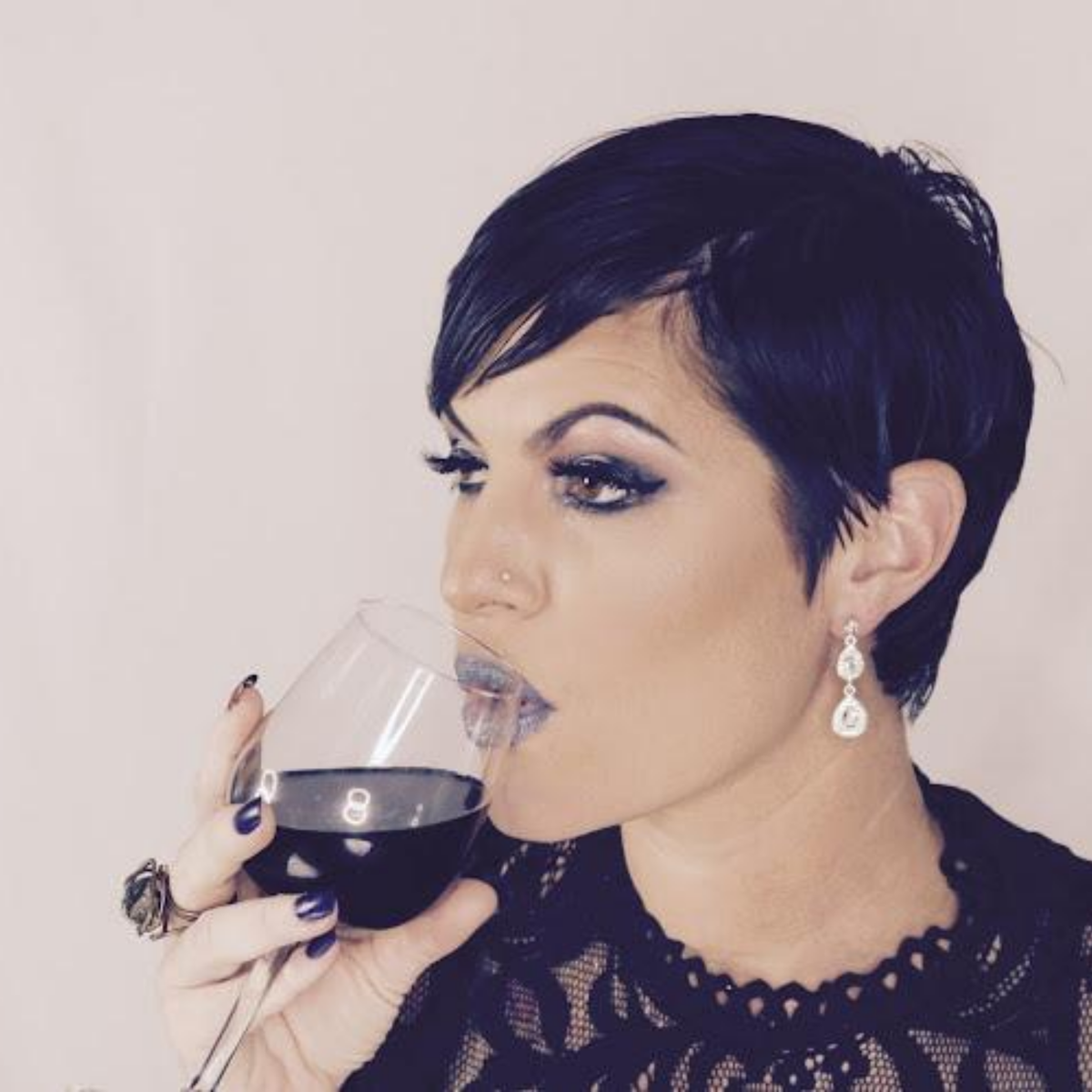 MONTItheartist's tweet photo. Sometimes it’s good to wine... 
.
.
#HappyFriday #TGIF #winelover #montitheartist #singersongwriter #musicartist #wine https://t.co/XxfCFVAeLd