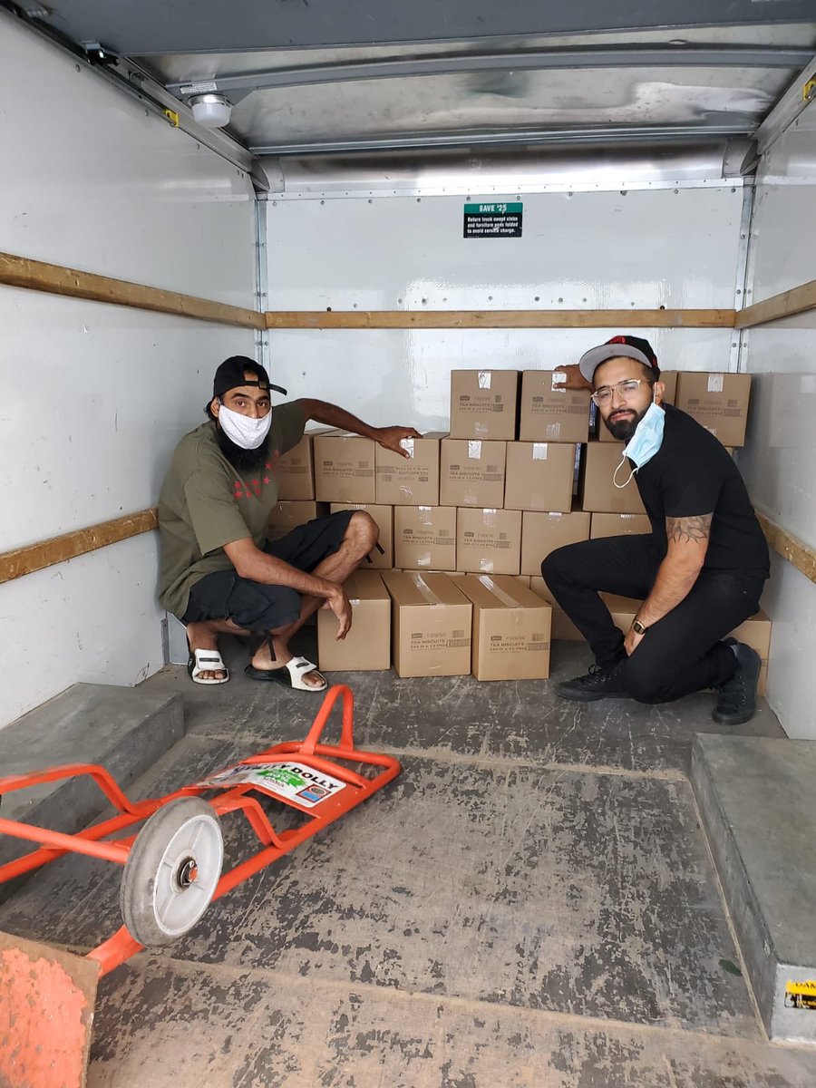 TNOtoronto's tweet photo. #tnofoodcollaborative Thank you @SuratiSweetMart for your donation of amazing tea biscuits to the TNO Food Collaborative! @UWGreaterTO @thirdpillar_ @TorontoHifz @SecondHarvestCA @aplaceforfood https://t.co/uKMcRLFTXH