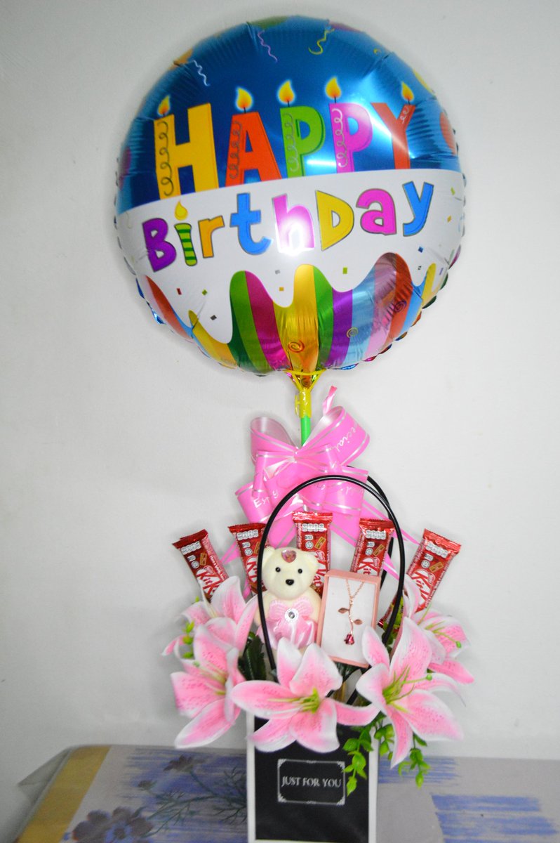 spperfume_'s tweet photo. @nrshfqa___ [READY STOCK] Bucket chocolate + necklace : RM27 only 💯
-necklace🌹💎🌻
- 5pcs KitKat🍫
-artificial flowers🌷
-Happy Birthday Balloon 🎈
-mini bear

🎁Add on note for FREE (no limit words) 
Self-pickup atau Cod (from Shah alam)
#gifts #happybirthday #necklaces #bucketchocolates https://t.co/13hHjed2X7