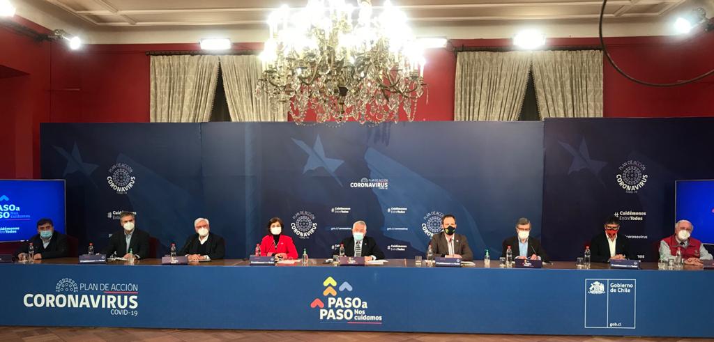 ministeriosalud's tweet photo. Las comunas que pasan de Cuarentena a Transición son las siguientes:

-Colina
-La Reina
-Las Condes
-Lo Barnechea
-Ñuñoa
-Til-til
-Vitacura
-San Antonio
-San Felipe https://t.co/OSfwYS9NeR