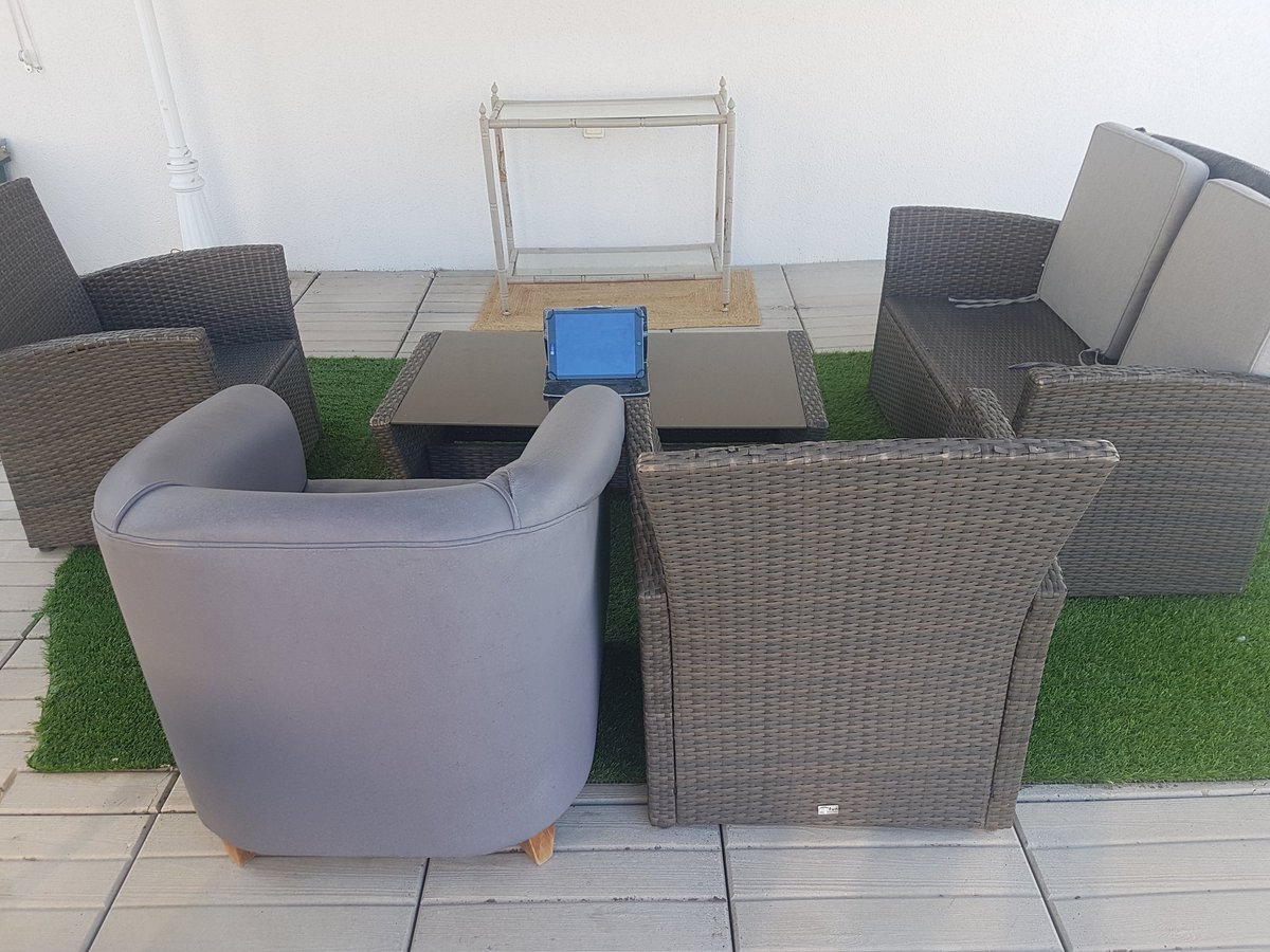 Alvaro__H's tweet photo. @leroymerlin_es Yo ya tengo el Ipad en la terraza para seguir los #TalleresLeroyMerlin bien fresquito 😎 https://t.co/6ftJODCTXg