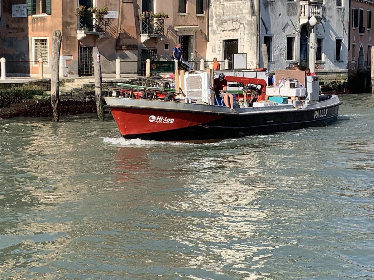 PeterBronnimann's tweet photo. #Venice able to see to true live going on in the city #RespectEnjoyVenice https://t.co/3JPHfLwwxK