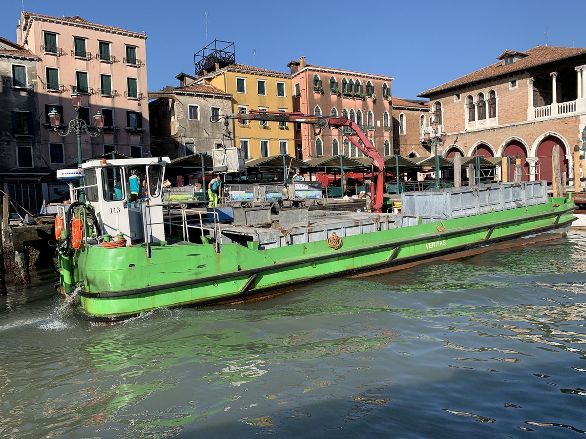 PeterBronnimann's tweet photo. #Venice able to see to true live going on in the city #RespectEnjoyVenice https://t.co/3JPHfLwwxK