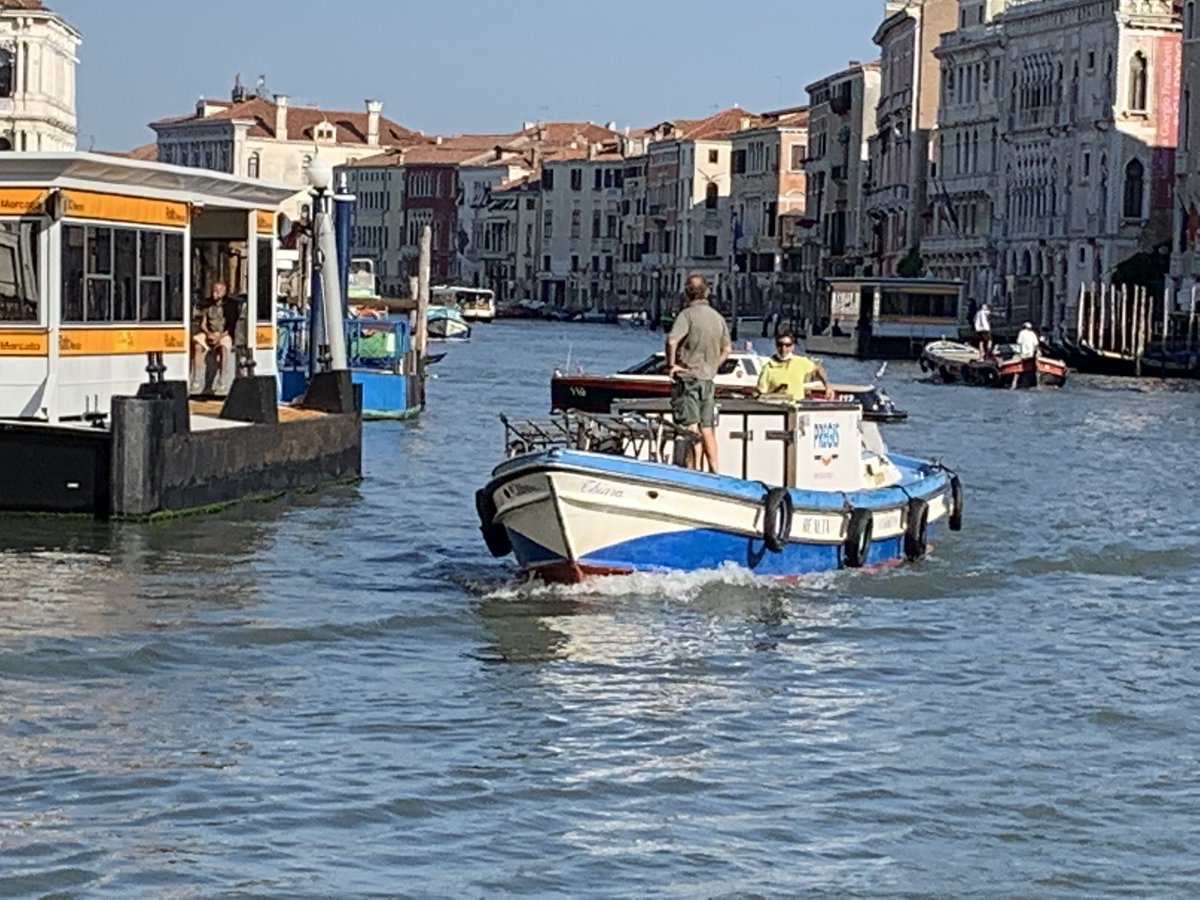 PeterBronnimann's tweet photo. #Venice able to see to true live going on in the city #RespectEnjoyVenice https://t.co/3JPHfLwwxK