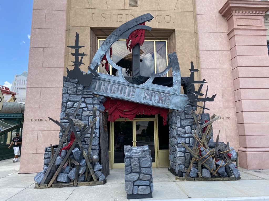 WDWIntel's tweet image. #HHN30 @UniversalORL merch store. Wonder how much all that stuff will go for on eBay #coronavirus