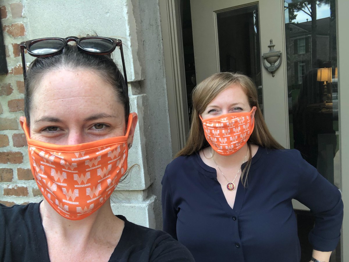 LizziePFletcher's tweet image. How are you holding it down, H-Town? Show us your favorite mask! #ProtectTheH #MaskUpHOU!