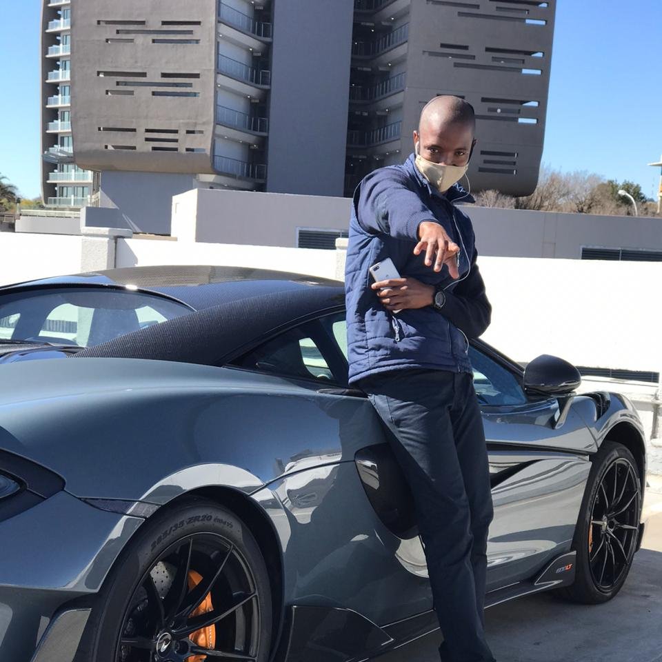 Dabula15's tweet photo. @HatRoela @TshimangadzoM11 , my name is Lubabalo Khuzwayo I am an Entrepreneur, second year student @uj studying Strat com as well as a Sales Consultant #spitz. My aim is helping in establishing a new business system in Africa for Africans #UJStratComm #thisisme https://t.co/yHCwgU871g