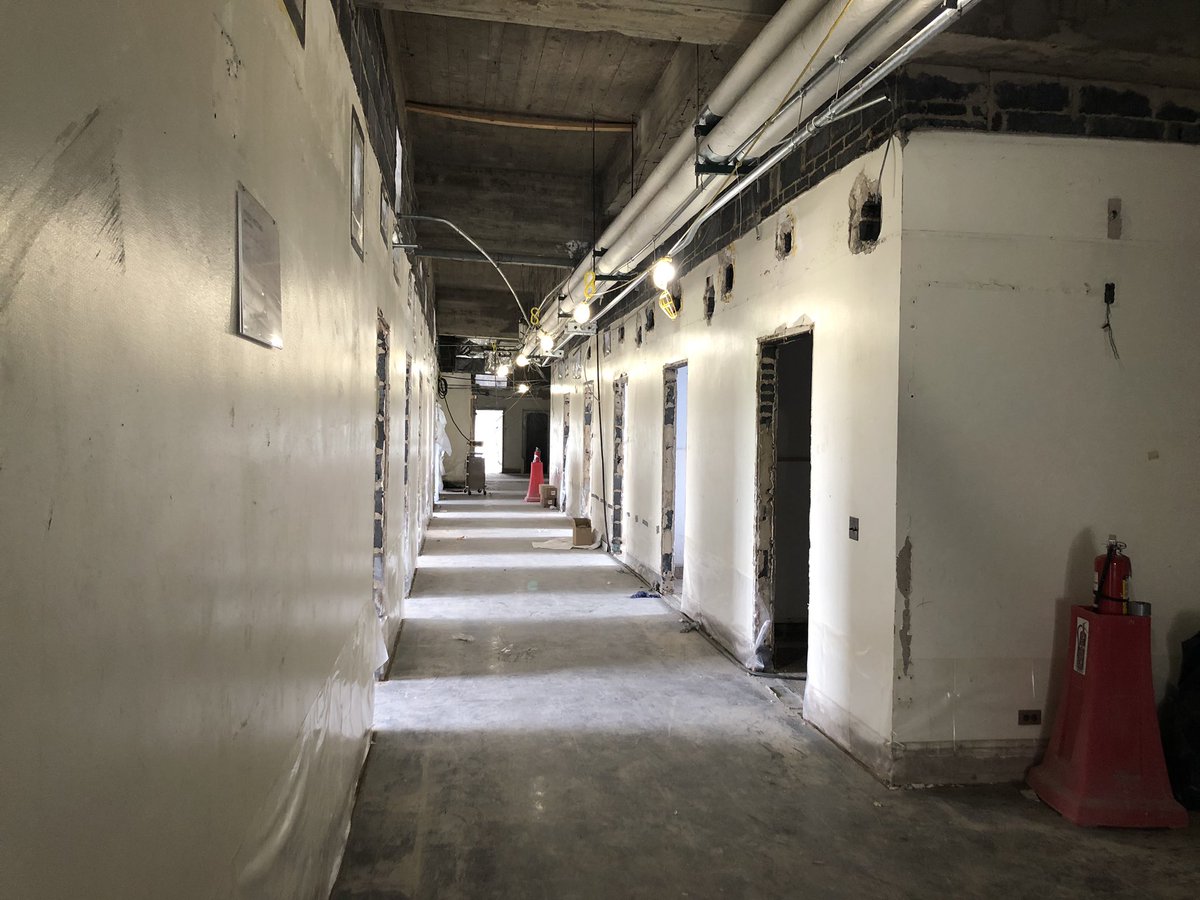 uvamainlibrary's tweet photo. UVA Main Library Construction Progress:
1)Demolition of New Stacks
2) Interior Demolition and Abatement of Asbestos Floor Tile
3) Temporary Air Conditioning to Maintain Historical Spaces https://t.co/JIw2lI517S