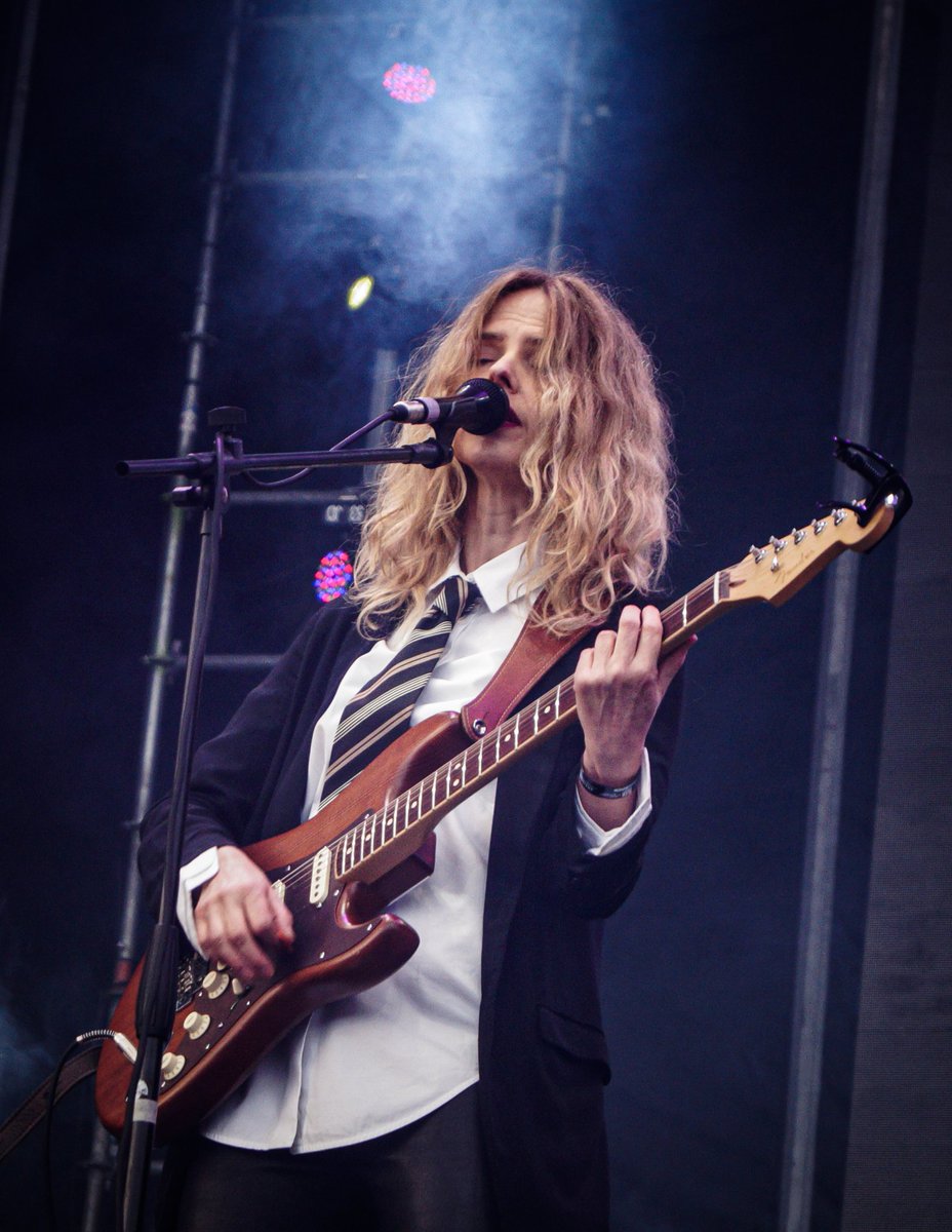 La_Locutografa's tweet photo. Hoy en nuestro #viernes de #postalmusical 🎵"Tu por mi, yo por ti, iremos juntas donde haya que ir..."🎵
 @ch_rosenvinge en @rockalparquefes

#rockalparque2019
#rockalparqueimparable #music #christinarosenvinge #womanmusic #friend #bestphoto #picoftheday https://t.co/YsaIdl4c5k