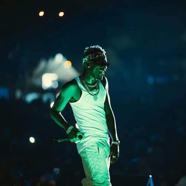 dagyemang69's tweet photo. There are many stars โญ๏ธ but one man Alone Controls the Space ๐ ๐ Bless up King ๐ @shattawalegh โ๐ฟ #AlreadyVideo #ShattaWale #Beyonce #ShattaIsKing #TimeAlready ๐ฅ๐ฅ https://t.co/icMMRBB8ke
