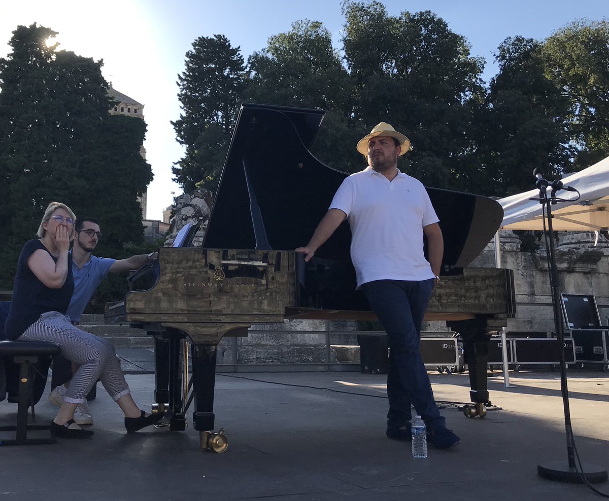 FlorianSempey's tweet photo. Répétition ensoleillée avec les cigales et les merveilleuses énergies du Théâtre Antique d’Arles ! Bonheur de retrouver @irenekudela et d’avoir l’honneur de chanter pour ma chère @roselyne_bachelot ! #happy #onstageagain #summer #cultureisback https://t.co/8u67VTGfe5