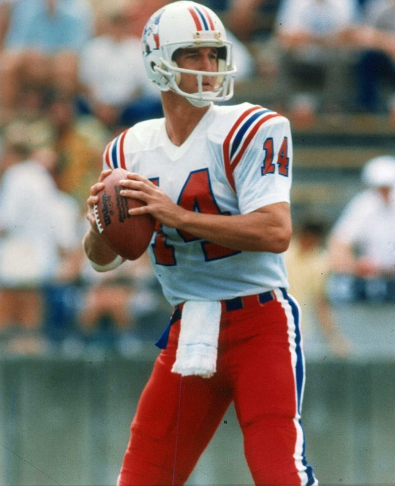 Happy 67nd Birthday to former QB Steve Grogan. 