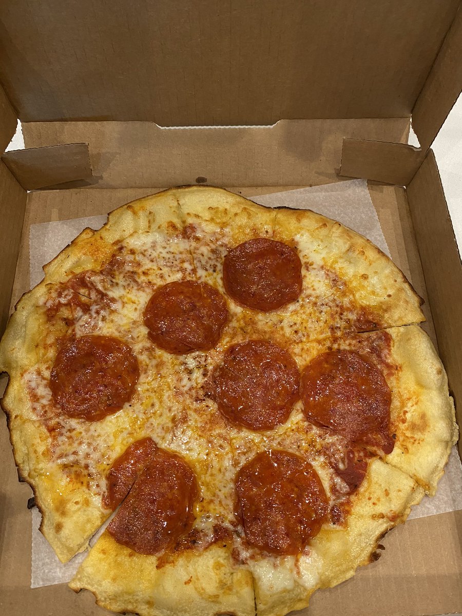 Zirksee's tweet photo. McDonald’s pizza https://t.co/RCWAezeYo3