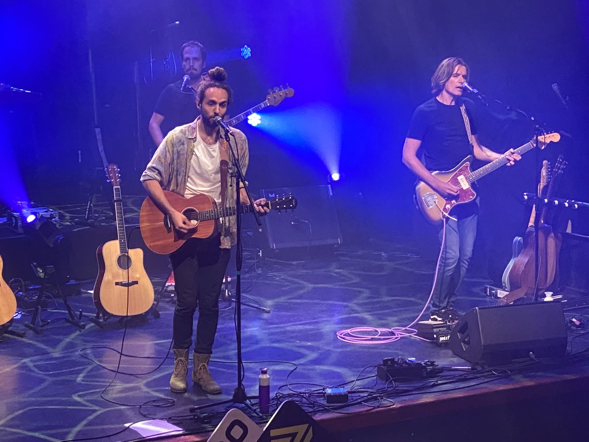 vanLeeuwenAdvo's tweet photo. Voor het eerst sinds 20 februari jl. weer een concertje. Samen met muziekmaatje #RolfMarselis naar #TimDawn en #EUT in het Paard van Troje. https://t.co/TIbki8Zfci