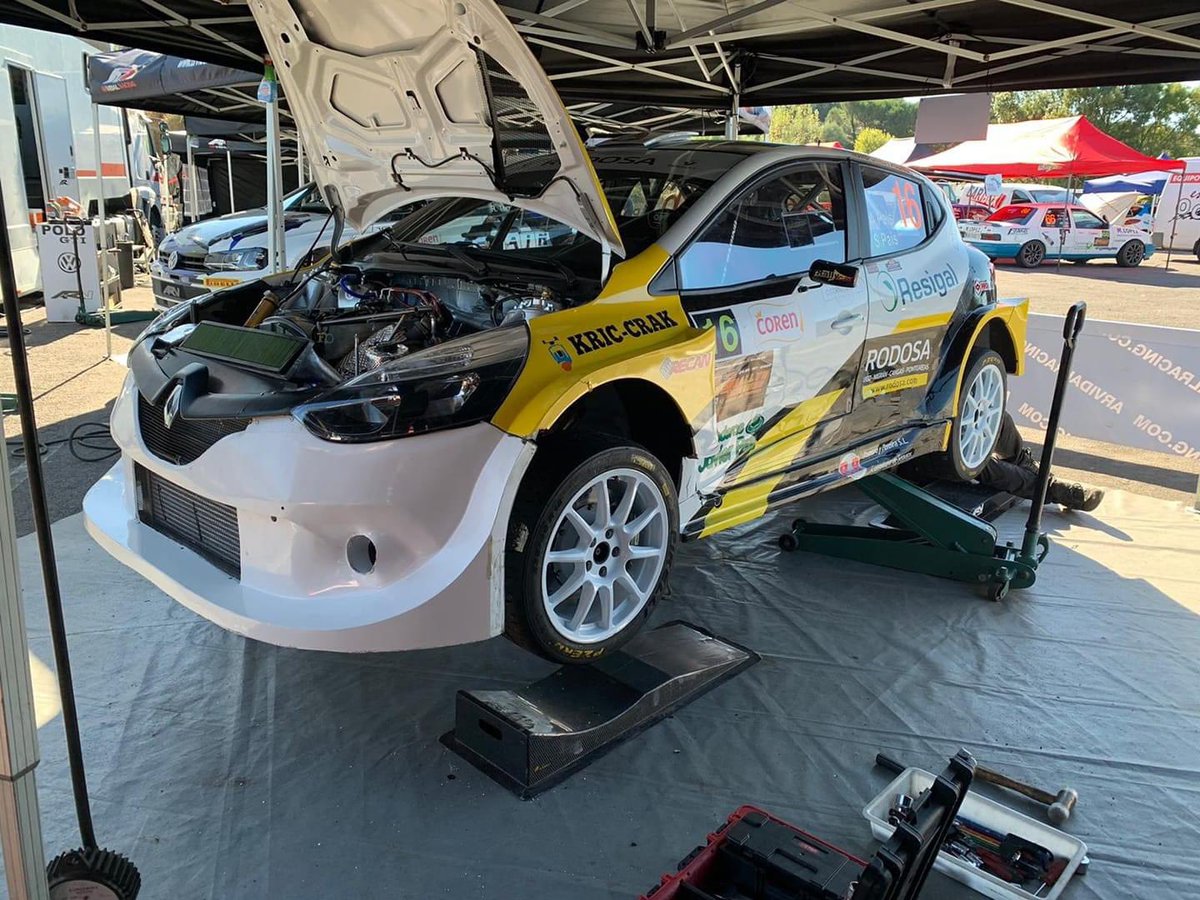 PeAChapaRacing's tweet photo. Ar Vidal Racing ya tiene listo el Renault Clio N5 de los hermanos Pais tras la salida sufrida en el shakedown.
Por lo tanto mañana tomarán la salida en el Rallye de Ourense. https://t.co/yC0b5CjJo5