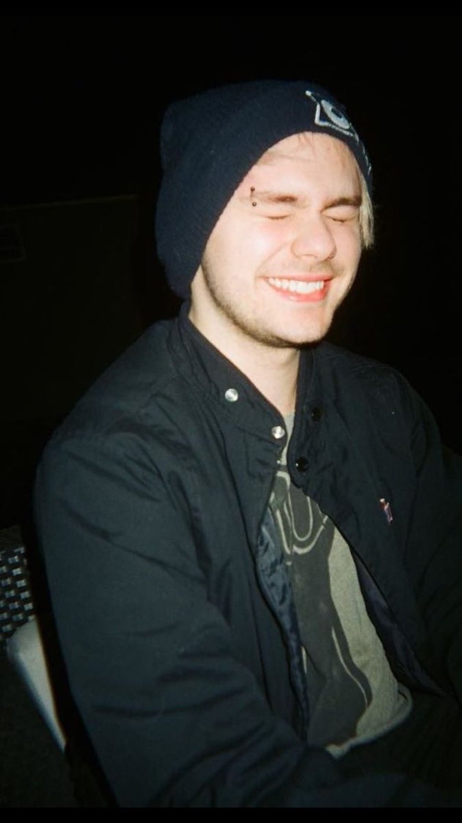 more smiley pics ‘cause i never get enough of them #MTVHottest 5 seconds of summer