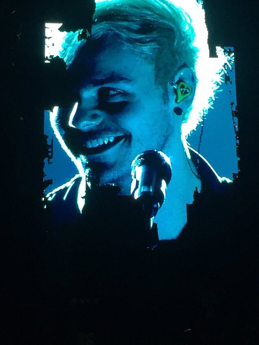 look at how happy he is #MTVHottest 5 seconds of summer