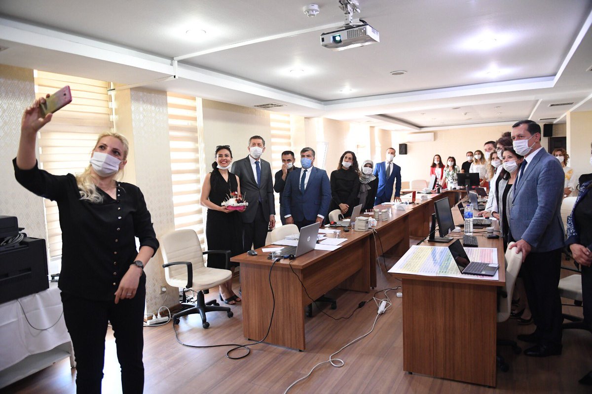 eba_yaz's tweet photo. Sayın Bakanımız Ziya Selçuk Eba TV sürecinde bizleri yalnız bırakmayarak ziyaret etti 👏🏻👏🏻 @songulkocer06 @gokbenbs @ziyaselcuk @tcmeb @Ayse_Gul_S @MFirdevsE @ozgmursil @MK_Hancioglu https://t.co/cMEuAfsgCN
