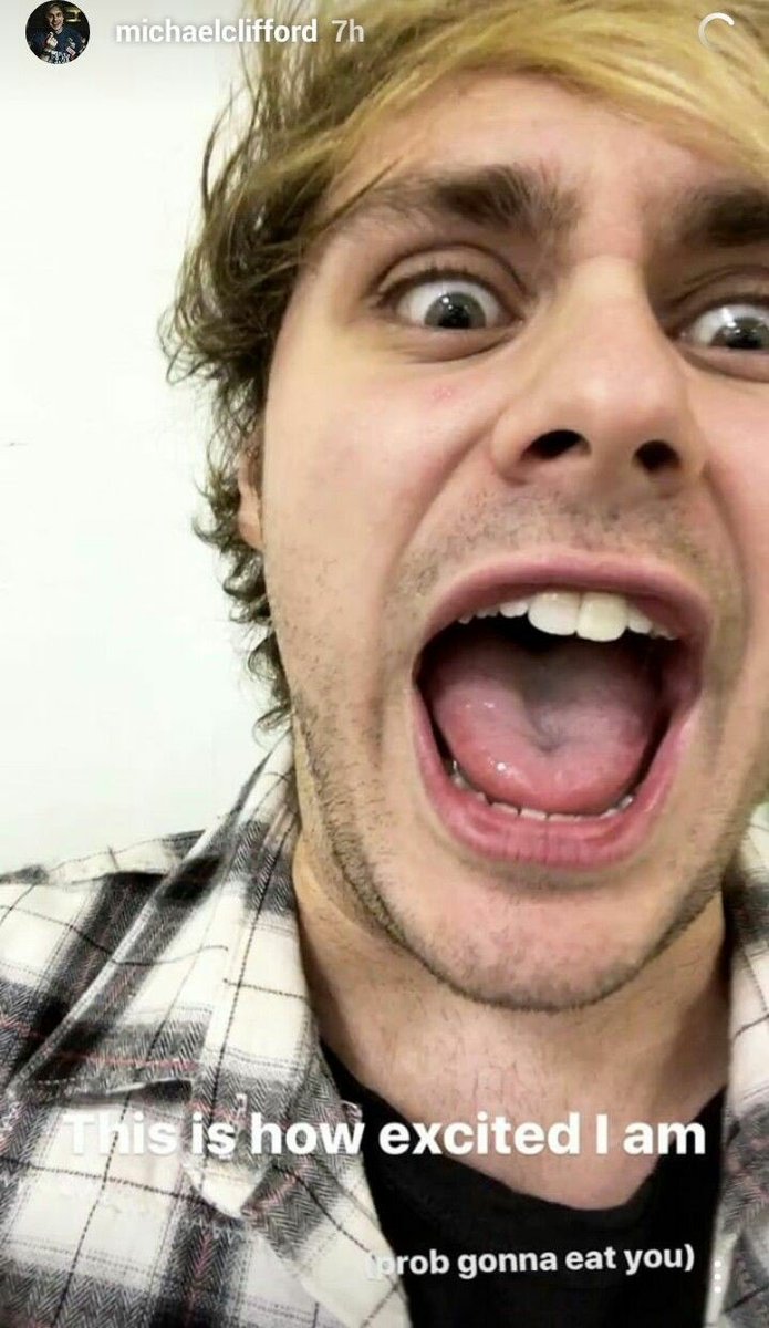 let’s start with some selfies #MTVHottest 5 seconds of summer