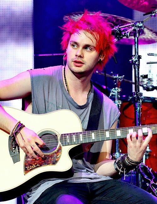 i miss his red hair and the eyebrow piercing  #MTVHottest 5 seconds of summer